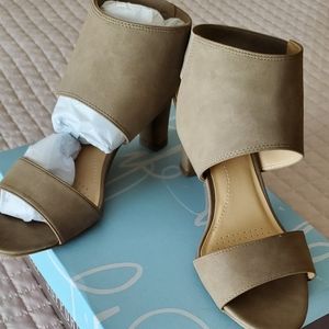 NEW! Life Stride Carissa Sandals